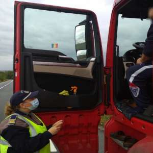 Permis de conducere fals depistat în trafic