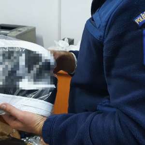 Peste 1.700 de bunuri susceptibile a fi contrafăcute,  confiscate de polițiștii de frontieră din P.T.F. Giurgiu
