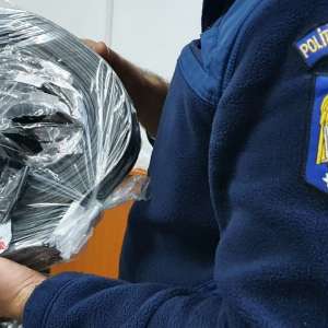 Peste 1.700 de bunuri susceptibile a fi contrafăcute,  confiscate de polițiștii de frontieră din P.T.F. Giurgiu