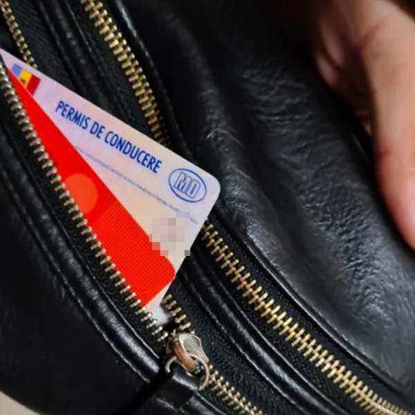 Permise de conducere false depistate la controlul de frontieră