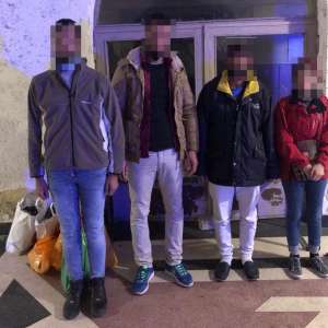 Șase cetăţeni străini opriţi de poliţiștii de frontieră la graniţa de vest