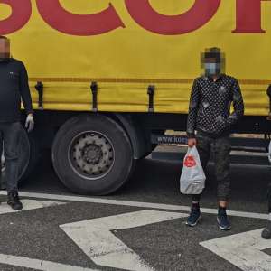 Șase cetăţeni străini opriţi de poliţiștii de frontieră la graniţa de vest