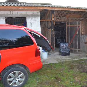 Peste 15.000 pachete țigări și un autoturism confiscate în urma unei percheziţii