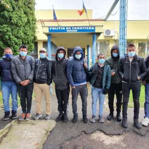 Cincisprezece cetăţeni din India şi Maroc, depistaţi în apropierea frontierei cu Ungaria