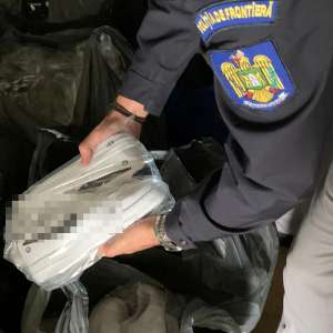 Cantitate considerabilă de produse susceptibile a fi contrafăcute, confiscate de polițiștii de frontieră din I.T.P.F. Giurgiu