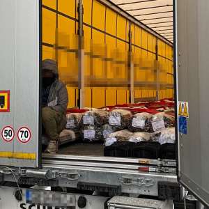 Nouă cetăţeni din Afganistan, depistaţi la frontiera de vest