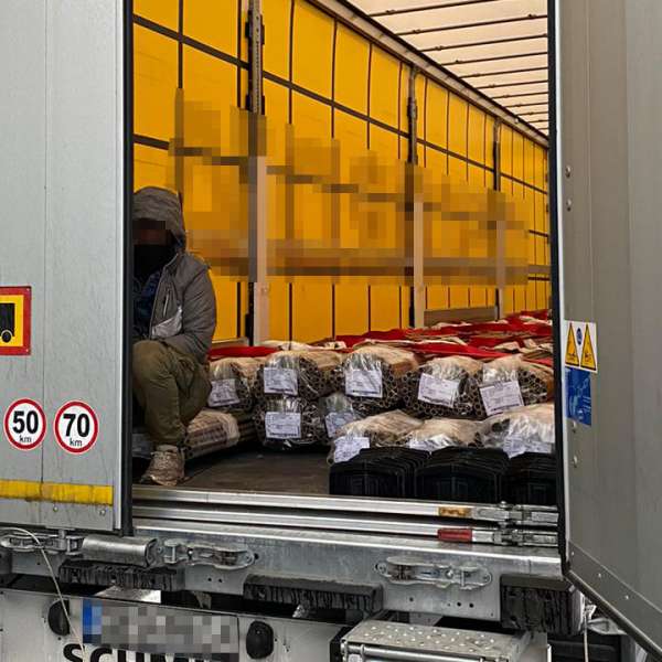 Nouă cetăţeni din Afganistan, depistaţi la frontiera de vest