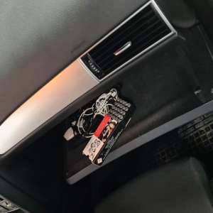 Pistol cu gaze ascuns în cotiera unui autoturism, descoperit la P.T.F. Sculeni