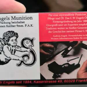 Pistol cu gaze ascuns în cotiera unui autoturism, descoperit la P.T.F. Sculeni