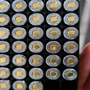 Pistol cu gaze ascuns în cotiera unui autoturism, descoperit la P.T.F. Sculeni