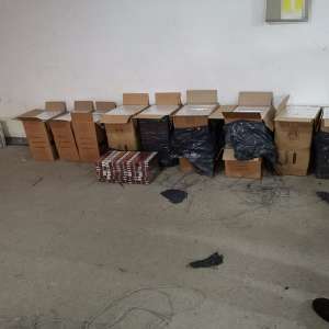 Un cetățean român cercetat pentru contrabandă și aproximativ 10.000  pachete cu țigări confiscate la frontiera de nord