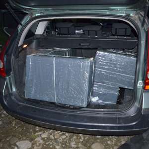 Un cetățean român cercetat pentru contrabandă și aproximativ 10.000  pachete cu țigări confiscate la frontiera de nord