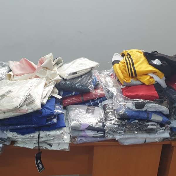 Bunuri susceptibile a fi contrafăcute în valoare de peste 782.000 lei, confiscate de polițiștii de frontieră in P.T.F. Giurgiu