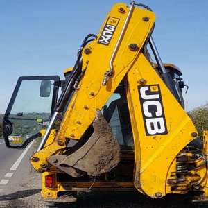 Cercetări pentru încredinţarea conducerii unui buldoexcavator fără permis