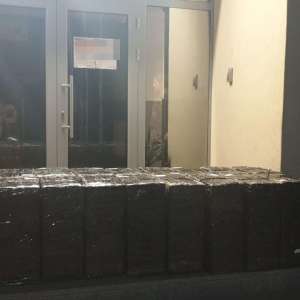 Aproximativ 9.600 de pachete cu țigări, confiscate de poliţiştii de frontieră