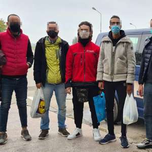 Doisprezece cetățeni din Afganistan, Maroc, Algeria şi Turcia, opriţi la graniţa cu Ungaria