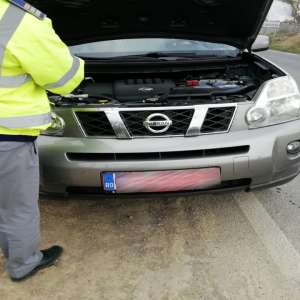 Autoturism cu număr de înmatriculare fals, descoperit în trafic de polițiștii de frontieră gălățeni