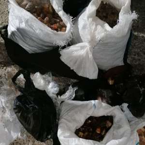 Aproximativ 250 kg de pietre semipreţioase, presupuse a fi chihlimbar, depistate la frontiera cu Ucraina