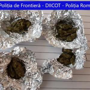 Percheziţii pentru destructurarea unei grupări de trafic de droguri