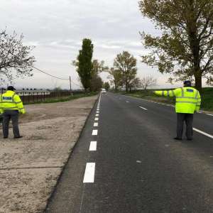 Gălățean fără permis de conducere depistat conducând un moped