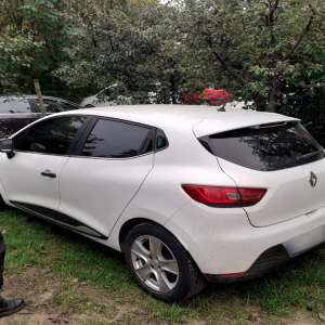 Autoturism și certificat de înmatriculare declarate furate din Franța, descoperite la frontiera de est