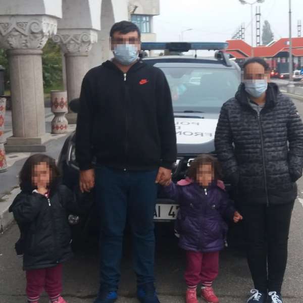 Familie din Siria, oprită la graniţa cu Ungaria