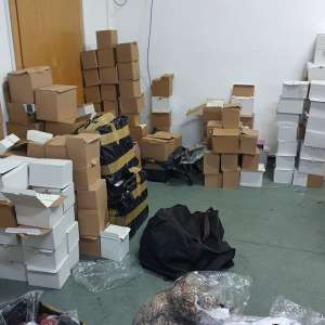 Bunuri ce pot aduce atingere dreptului de proprietate intelectuală, în valoare de peste 1.000.000 de lei, descoperite la P.T.F. Giurgiu