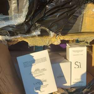 Produse de parfumerie susceptibile a fi contrafăcute, a căror valoare depăşeşte 600.000 lei, descoperite la P.T.F. Giurgiu
