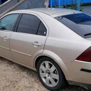 Conducerea sub influenţa băuturilor alcoolice și a unor substanțe psihoactive i-au mai adus o lucrare penală