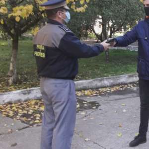 Portofel găsit de poliţiştii de frontieră călărăşeni, returnat proprietarului