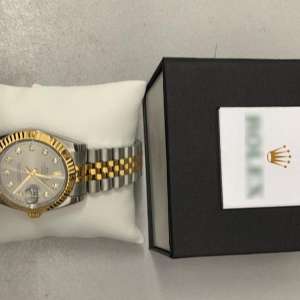 Ceasuri de lux nedeclarate, confiscate la frontieră