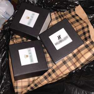 Ceasuri de lux nedeclarate, confiscate la frontieră