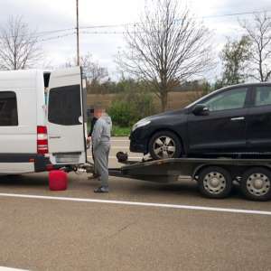 Autoturism declarat furat din Franța, descoperit la frontiera de est