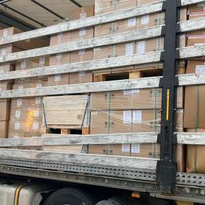 Unsprezece tineri din Afganistan, depistați ascunşi în două TIR-uri la PTF Nădlac II