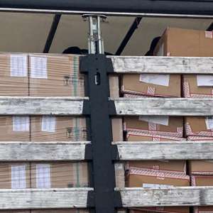 Unsprezece tineri din Afganistan, depistați ascunşi în două TIR-uri la PTF Nădlac II