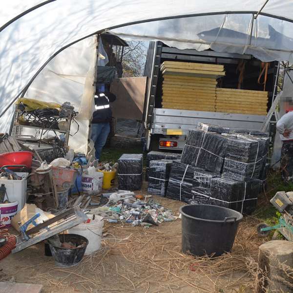 Patru maramureşeni cercetaţi şi 18.000 pachete țigări confiscate în urma unei percheziții în judeţul Maramureş