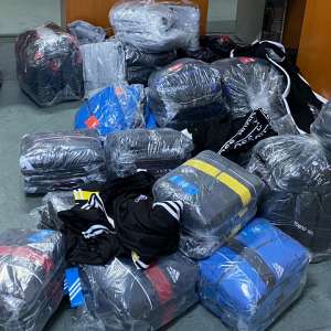 Parfumuri şi îmbrăcăminte susceptibile a fi contrafăcute, confiscate în P.T.F. Giurgiu