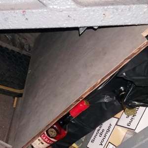 Țigări și băutură de contrabandă cu destinația vestul Europei, oprite de poliţiştii de frontieră