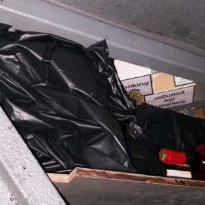 Țigări și băutură de contrabandă cu destinația vestul Europei, oprite de poliţiştii de frontieră