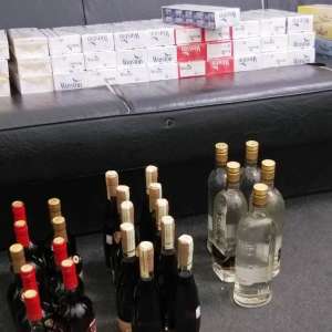 Țigări și băutură de contrabandă cu destinația vestul Europei, oprite de poliţiştii de frontieră