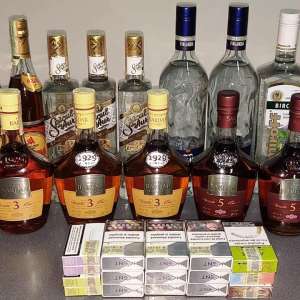 Țigări și băutură de contrabandă cu destinația vestul Europei, oprite de poliţiştii de frontieră