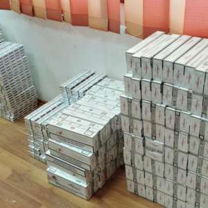 Țigări de contrabandă confiscate, în urma unor percheziții,  de polițiștii de frontieră severineni