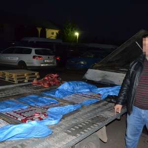 Sucevean arestat preventiv după ce a fost depistat cu 12.000 de pachete cu țigări ascunse în podeaua unei autoutilitare