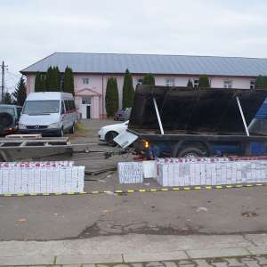 Sucevean arestat preventiv după ce a fost depistat cu 12.000 de pachete cu țigări ascunse în podeaua unei autoutilitare