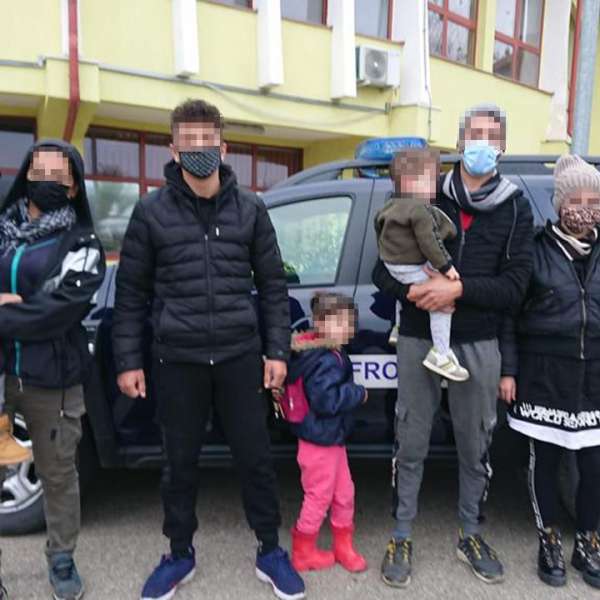 Călăuză arestată preventiv pentru trafic de migranţi