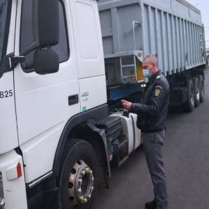 Autovehicul cu număr fals de înmatriculare, descoperit în Albiţa