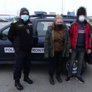 Cetățeni marocani și afgani, ascunși pe șasiul unor autovehicule, depistaţi la P.T.F. Calafat