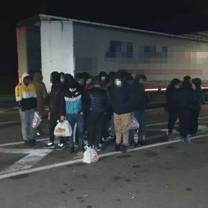 Acţiuni ale poliţiştilor de frontieră pe linia migraţiei ilegale: 43 de cetăţeni străini opriţi la graniţa de vest