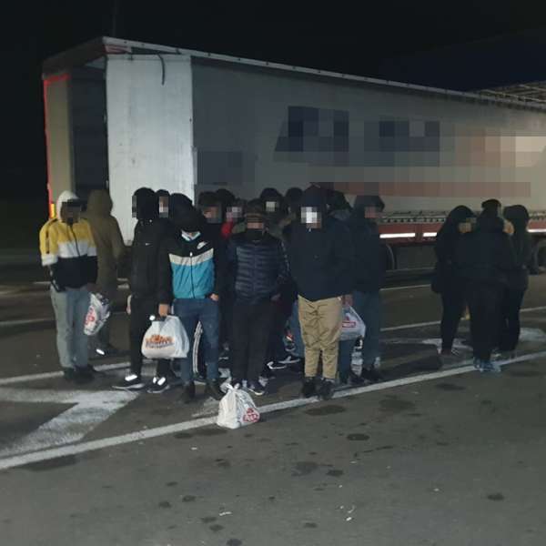 Acţiuni ale poliţiştilor de frontieră pe linia migraţiei ilegale: 43 de cetăţeni străini opriţi la graniţa de vest