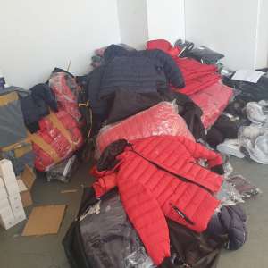 Peste 1.150 articole textile si parfumuri susceptibile a fi contrafăcute, confiscate la P.T.F. Giurgiu